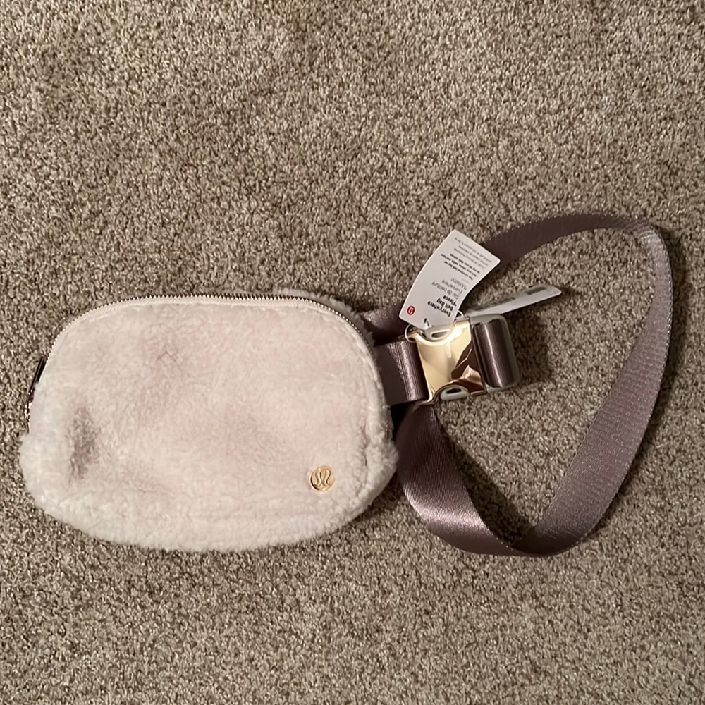 Lululemon Everywhere Belt Bag Fleece